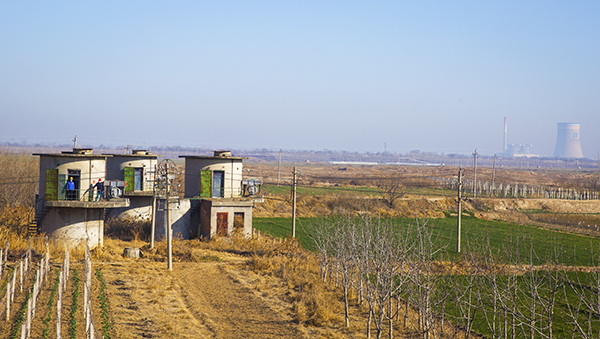 02   每次巡檢井群單趟六公里，由于疫情各個(gè)路口封路大家只能步行，每次巡檢需要兩到三小時(shí)。.jpg