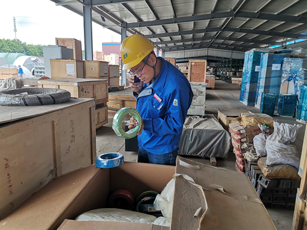 1590570443387937.jpeg 郭鵬在接保檢驗貨.jpg