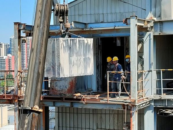 1653095896395379.jpeg 脫硝舊催化劑拆除.jpg