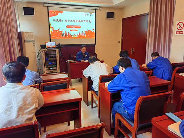 1683284284753978.jpeg 照片2:5月5日下午外專樓多媒體會議室公司領(lǐng)導(dǎo)馮曉宏為第一片區(qū)讀書學(xué)習(xí)小組講黨課.jpg