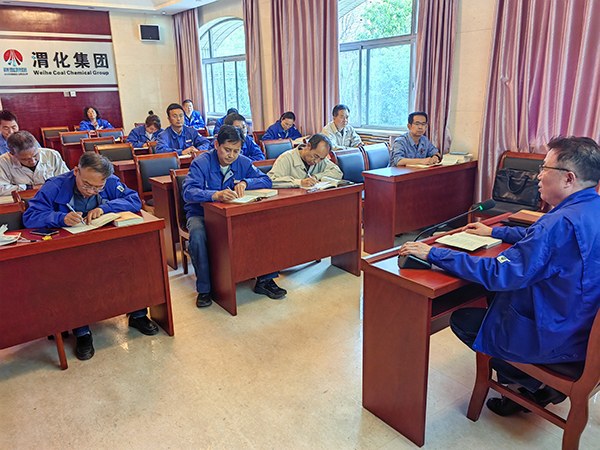 1683284307449911.jpeg 講黨課1:5月5日下午外專樓多媒體會議室公司領(lǐng)導(dǎo)馮曉宏為第一片區(qū)讀書學(xué)習(xí)小組講黨課.jpg