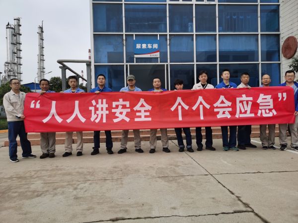 6月5日，尿素車間化工三班開展安全生產(chǎn)月簽名活動(dòng).jpg