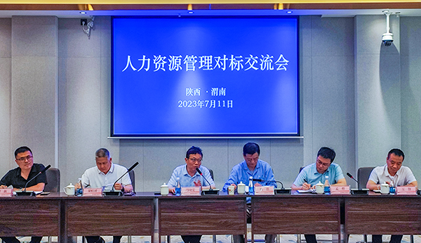 7月11日，公司黨委副書記、董事、工會(huì)主席馮曉宏在交流會(huì)上致歡迎詞    600.jpg