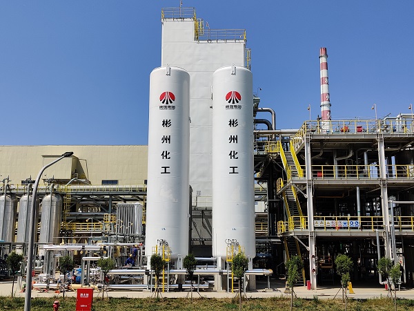 制氣車間，7月建成投用的707低溫能源綜合利用項(xiàng)目主設(shè)備液氮儲罐現(xiàn)場圖。 (1).jpg
