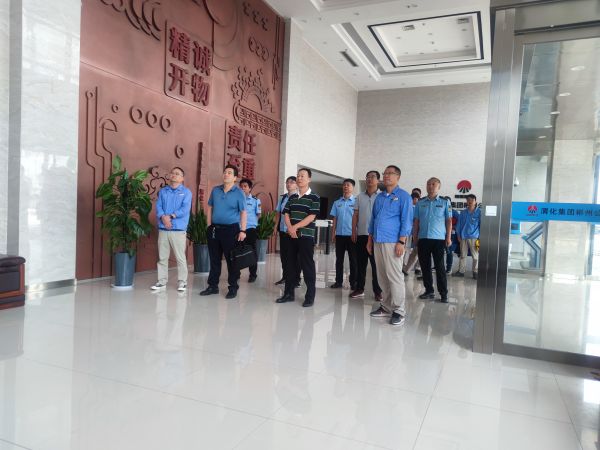 8月17日，省環(huán)保廳一行到公司開(kāi)展環(huán)保檢查，此圖為檢查組在彬州公司綜合樓一樓進(jìn)行入場(chǎng)安全教育.jpg