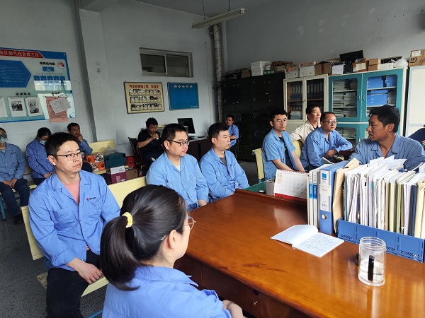 1692747573700315.jpeg 氣化合成工段利用每周的班會(huì)時(shí)間開展典型案例剖析.jpg