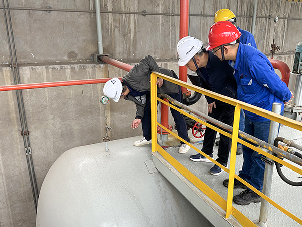 1697083612207731.jpeg 10月11日渭南高新區(qū)應(yīng)急管理局來(lái)公司安全檢查紀(jì)實(shí)3.jpg