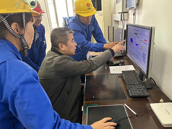 1697083637761176.jpeg 10月11日渭南高新區(qū)應(yīng)急管理局來(lái)公司安全檢查紀(jì)實(shí)1.jpg