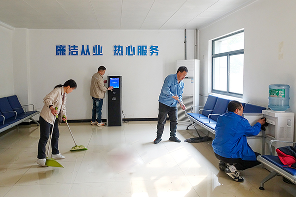 1700365184648379.jpeg 2023年10月運(yùn)銷市場(chǎng)部191罐區(qū)全員清理打掃開(kāi)票大廳衛(wèi)生2 600.jpg