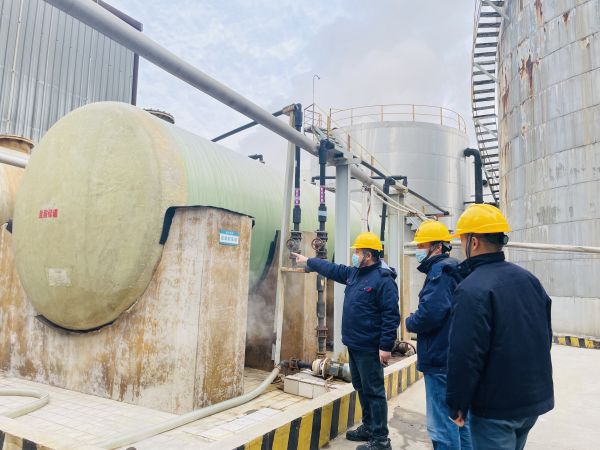 1706240476842357.jpeg 行保部檢查危化品卸車點(diǎn)現(xiàn)場.jpg