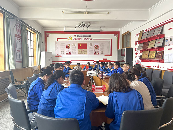 3月5日，渭河塑業(yè)公司以融入生產(chǎn)經(jīng)營抓黨建為引領(lǐng)，組織召開積極創(chuàng)新，實(shí)現(xiàn)生產(chǎn)經(jīng)營管理提升研討會。.jpg