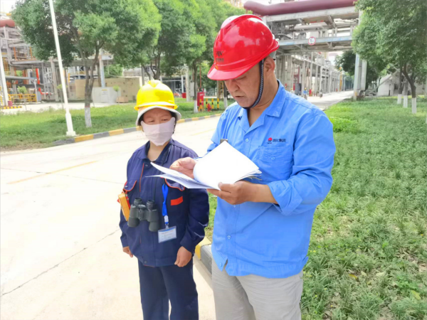 安全生產月期間李風明副部長現場安全隱患排查。.png
