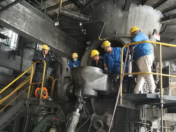 1722905851402504.png 磨煤機檢修現(xiàn)場.png