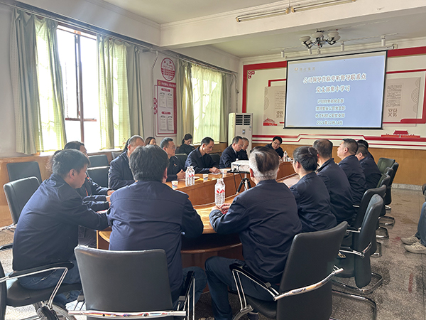 10月24日下午，計劃財務部黨支部、渭河塑業(yè)公司黨支部和華工科技黨支部聯(lián)合開展集中學習暨黨風廉政建設工作指導研討會。.jpg