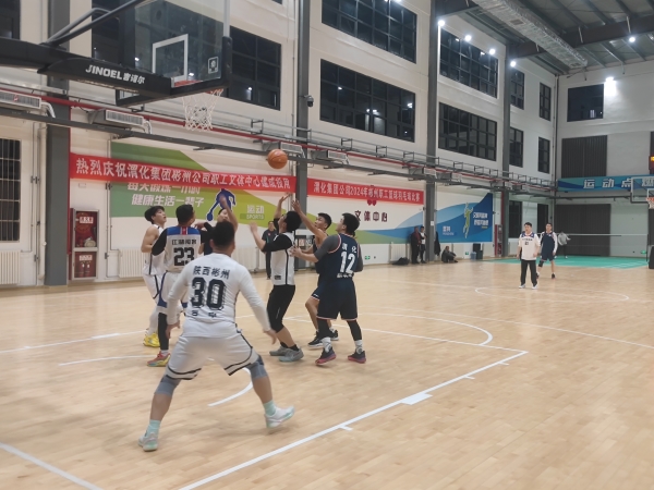 2025年1月2日，彬州市籃球協會與彬州公司籃球代表隊在文體中心開展籃球友誼賽-1.jpg