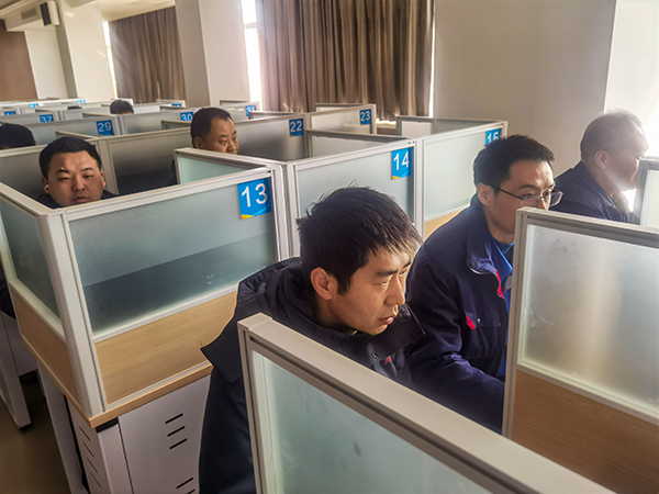2月25日，合成車間員工進行“懂會能”考試 (2).jpg