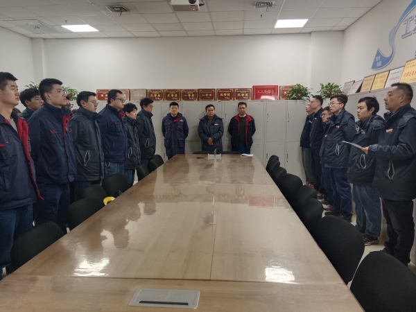 車間組織班前會時間學(xué)習(xí)職代會精神1.jpg
