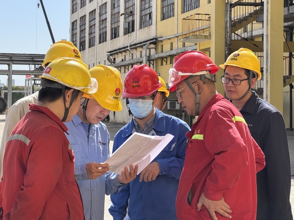 職工代表現(xiàn)場檢查1.jpg