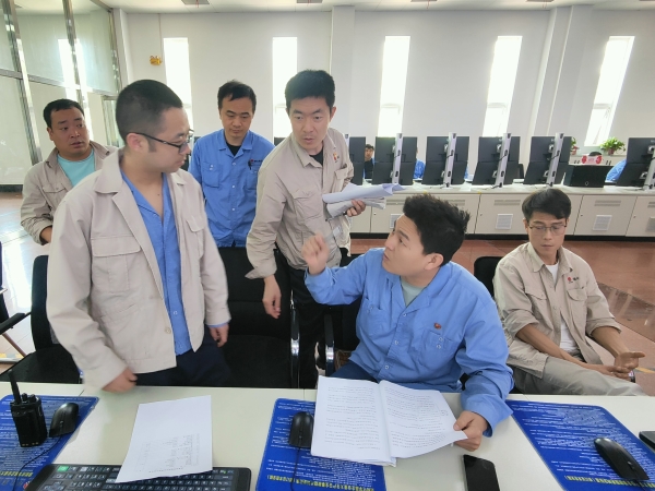 251745541148178389.jpg 4月24日,尿素裝置聯(lián)鎖試驗2.jpg